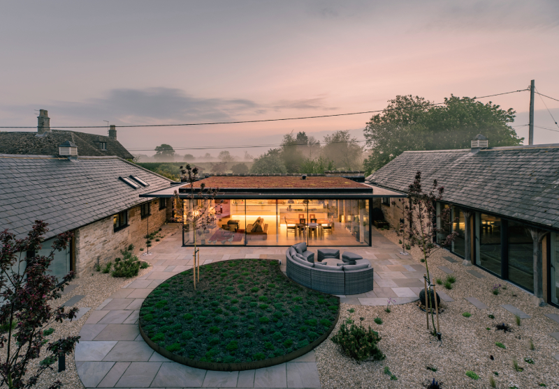 House Through the Red Gate, Allington